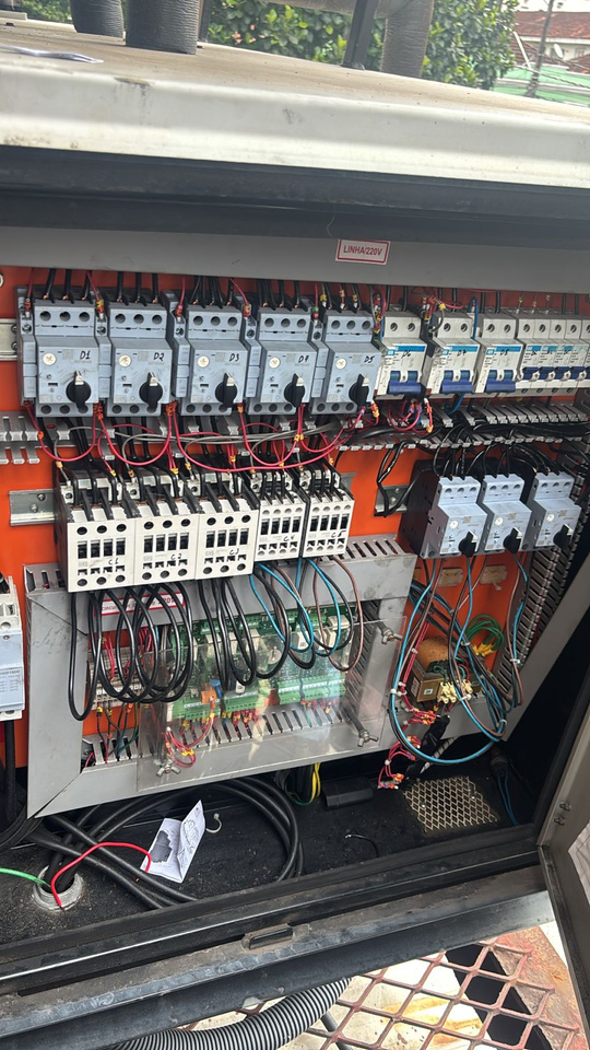 Painel elétrico técnico